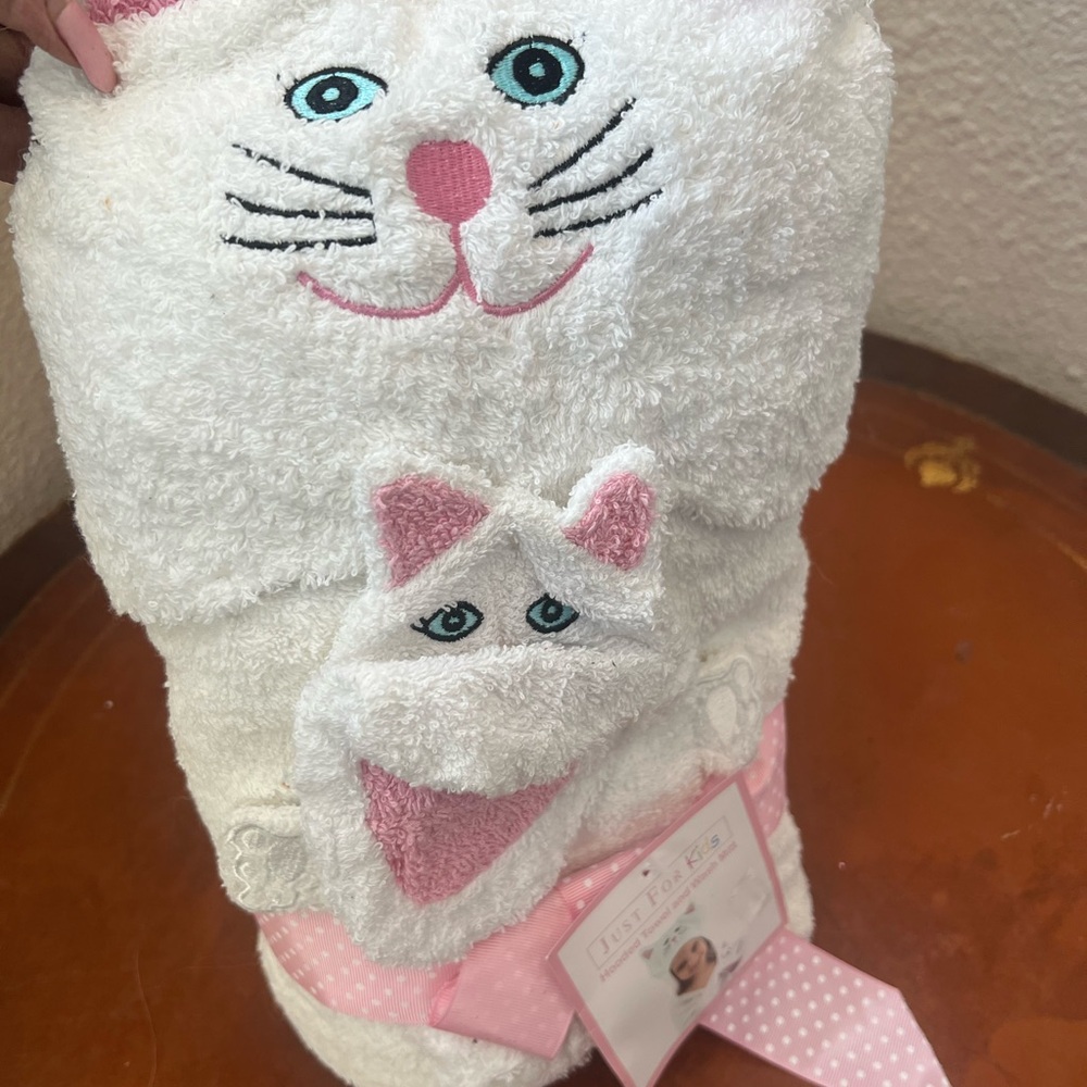 NWT Just For Kids Cat Hooded Towel Set